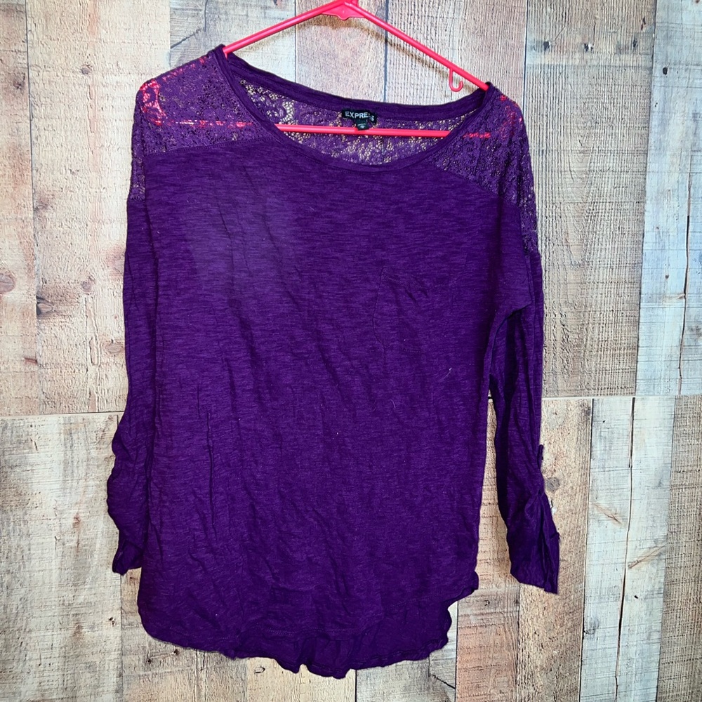 Express lace rolled sleeve tee